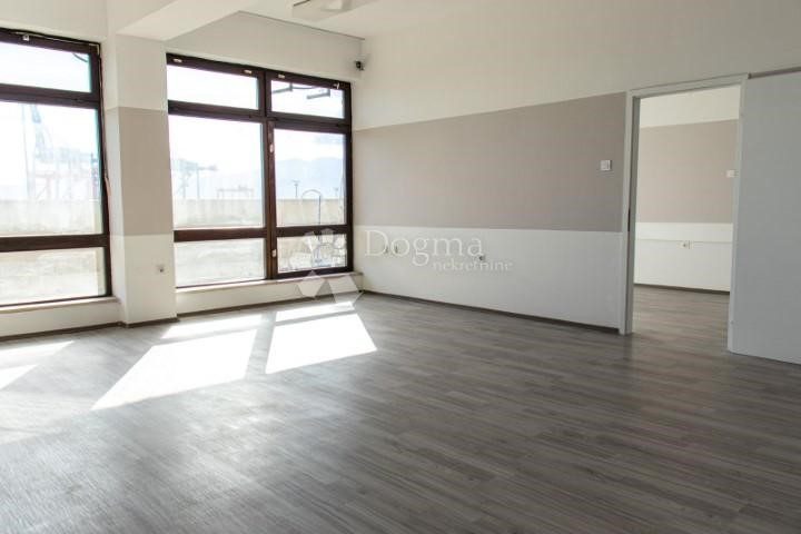 Poslovni prostori na predaj 96 m² – Pećine
