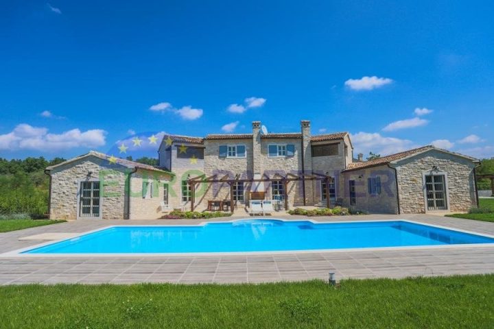 Dům na prodej 361 m² – Tinjan