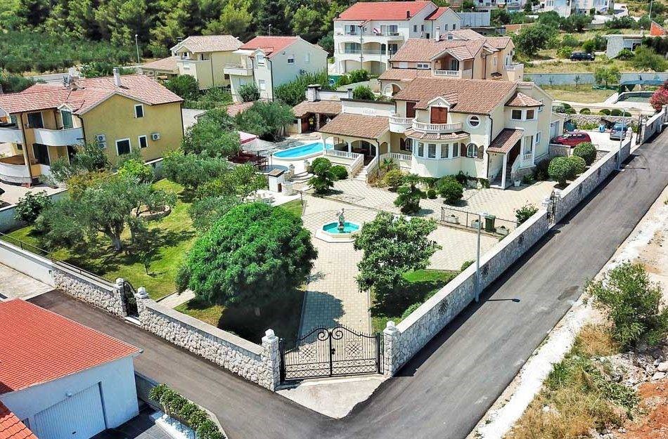 Hiša Na predaj - ŠIBENSKO-KNINSKA  VODICE 