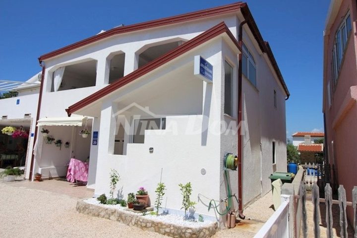 Hiša na predaj 180 m² – Vir