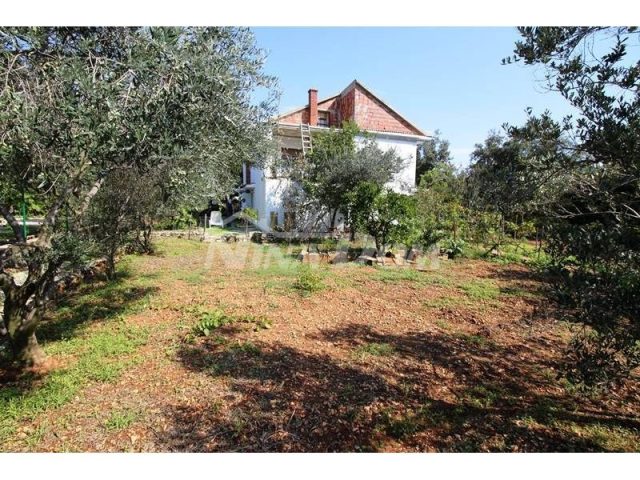Hiša na predaj 200 m² – Vir