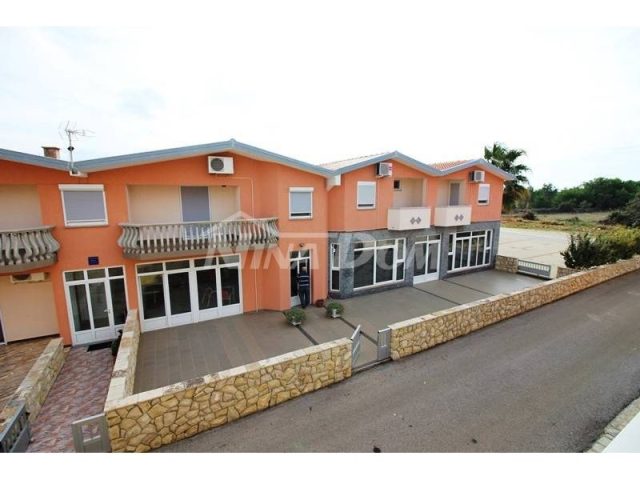 Hiša na predaj 524 m² – Vir