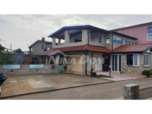 Hiša na predaj 198 m² – Vir