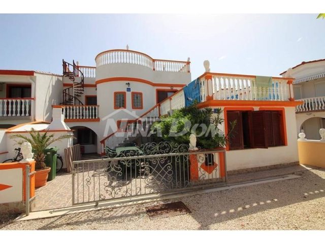 Hiša na predaj 240 m² – Vir