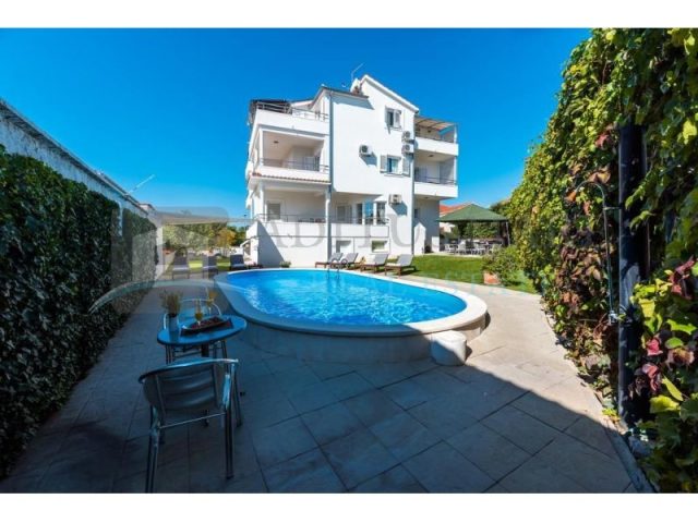 Kuća na prodaju 435 m² – Vodice