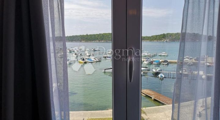 Komerční na prodej 980 m² – Palit