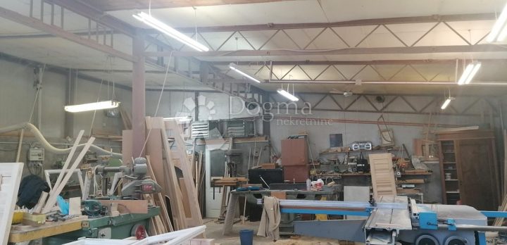 Gewerbefläche zu verkaufen 100 m² – Pobri