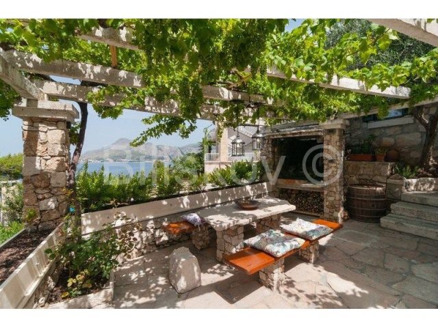 Hiša na predaj 322 m² – Omiš