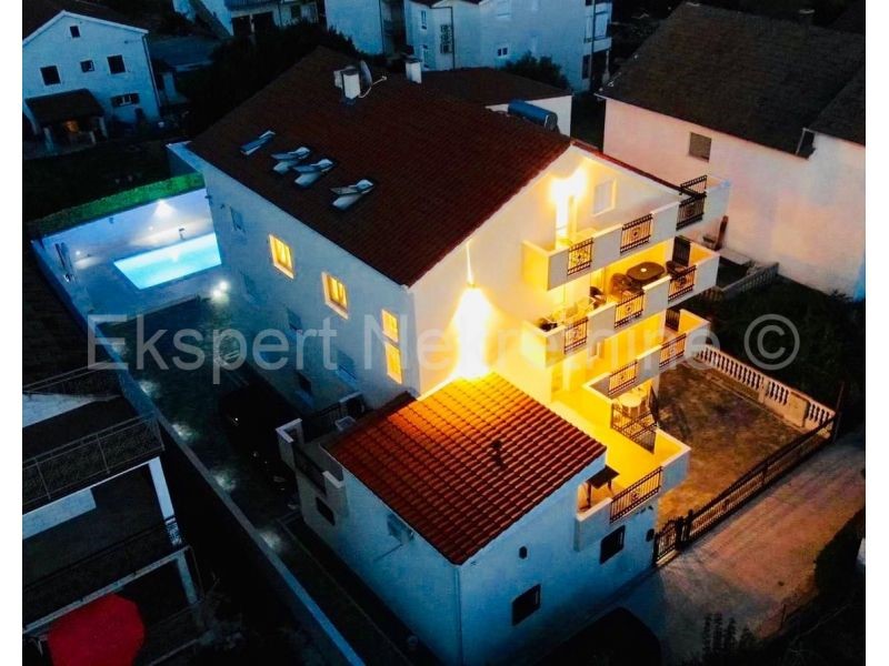 Hiša Na predaj - SPLITSKO-DALMATINSKA  KAŠTELA 
