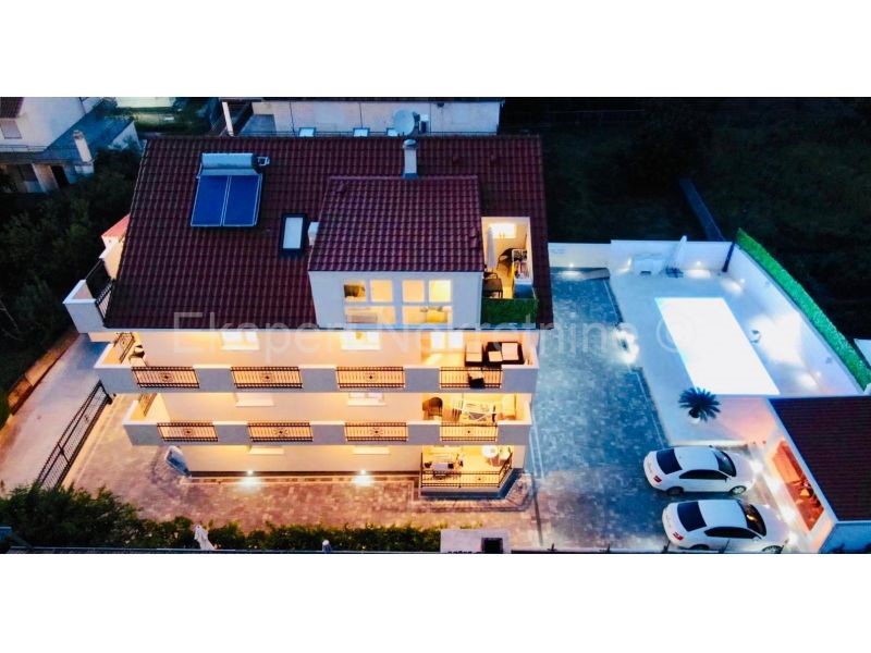 Hiša Na predaj - SPLITSKO-DALMATINSKA  KAŠTELA 