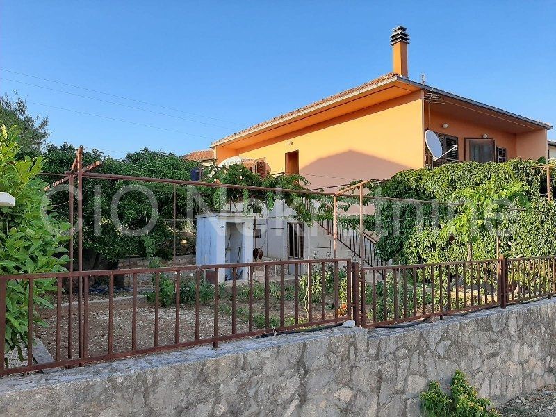 House For sale PODGLAVICA