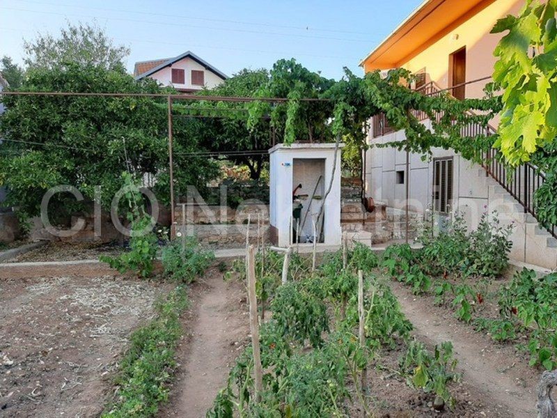 Casa In vendita - ŠIBENSKO-KNINSKA  ROGOZNICA 