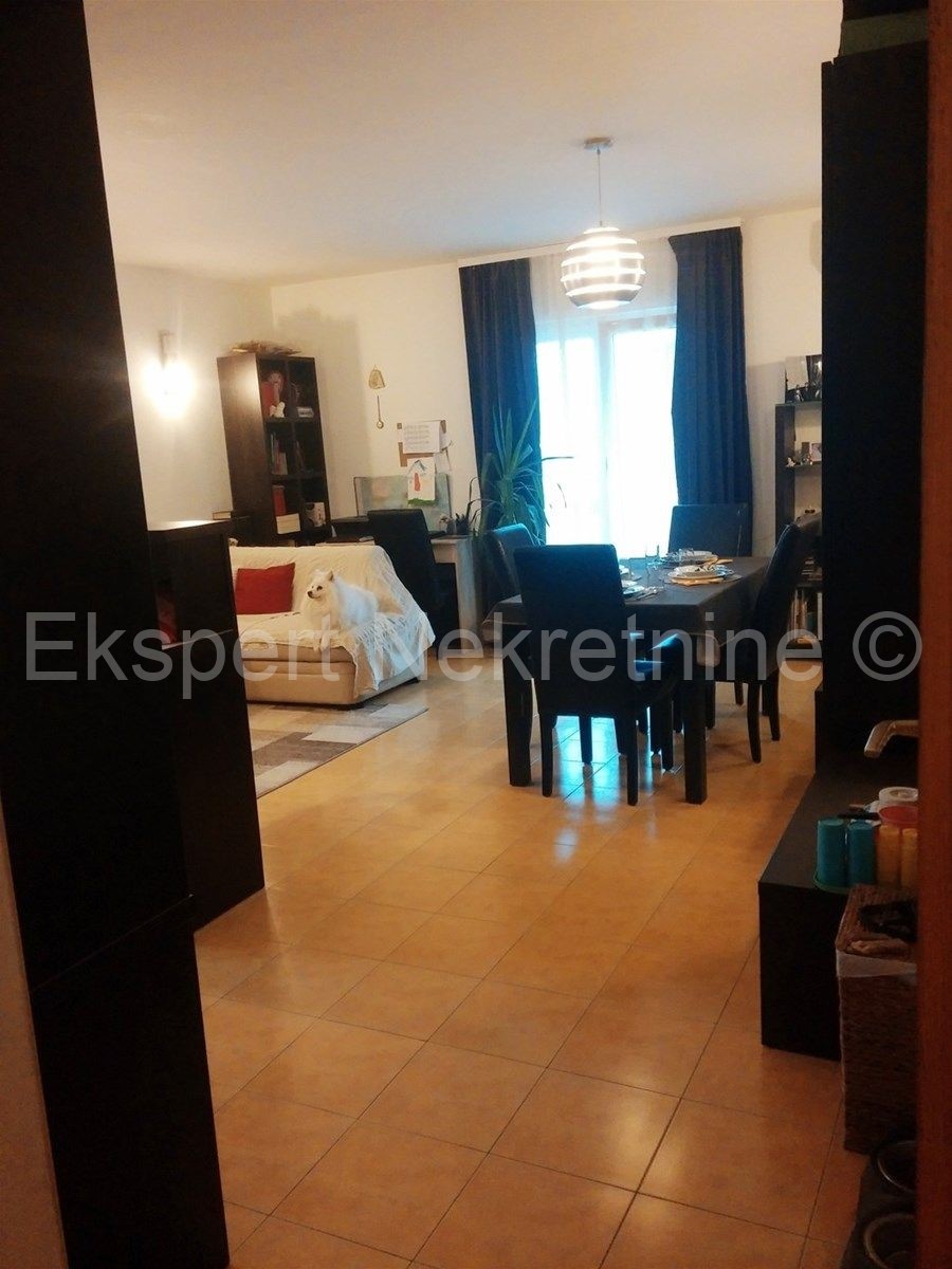 Apartment Zu verkaufen - SPLITSKO-DALMATINSKA  KAŠTELA 