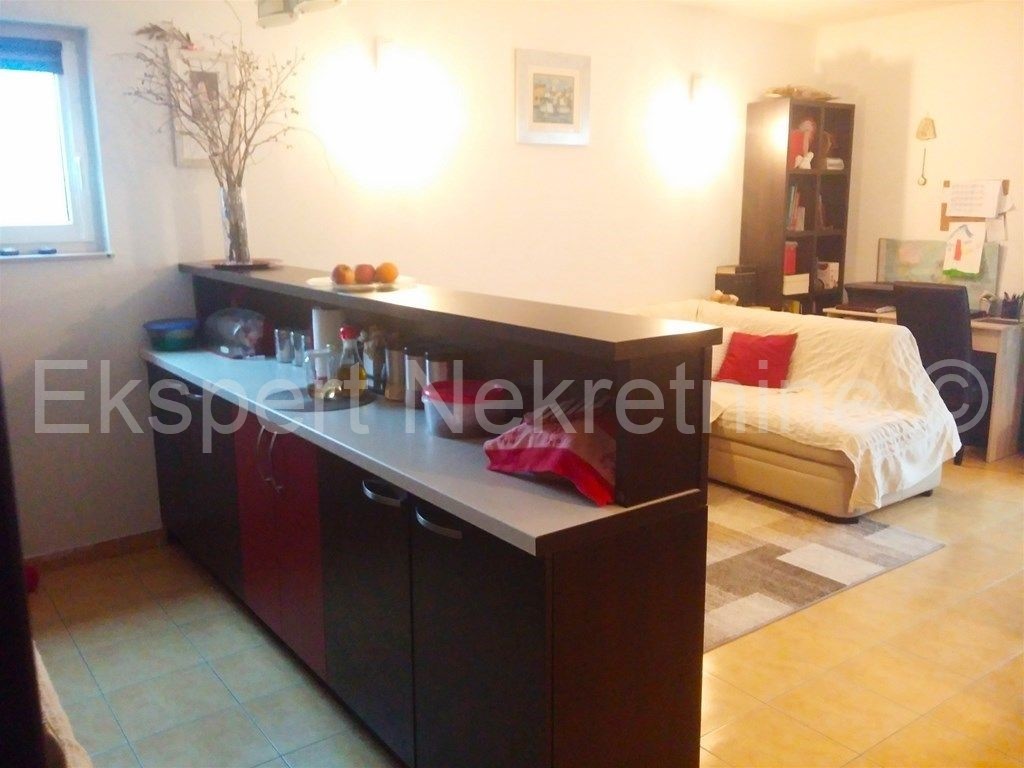 Apartment Zu verkaufen - SPLITSKO-DALMATINSKA  KAŠTELA 