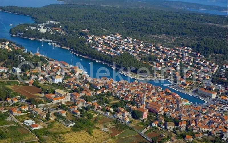 Pozemok Na predaj - SPLITSKO-DALMATINSKA  STARI GRAD 