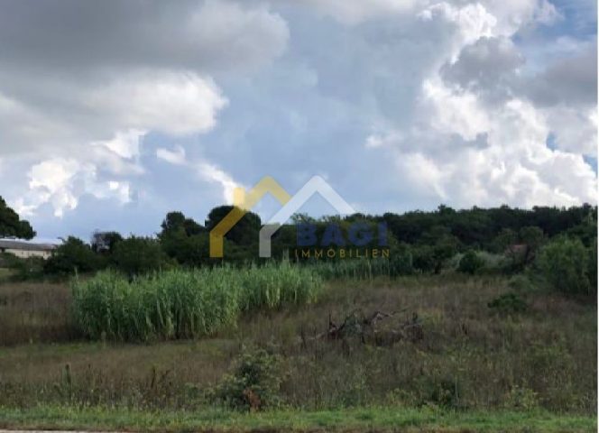 Land for sale 1360 m² – Pula