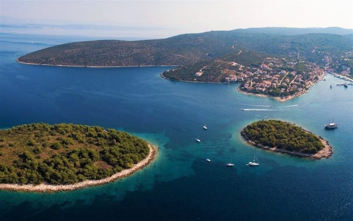 Land for sale 740 m² – Maslinica