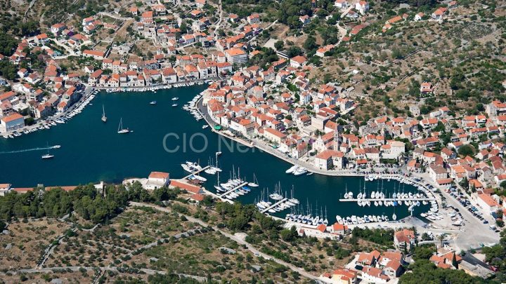 Land for sale 528 m² – Milna