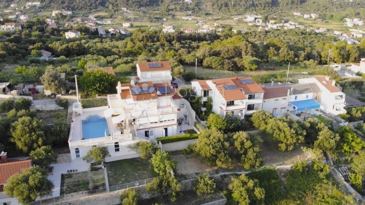 Hiša na predaj 500 m² – Palit