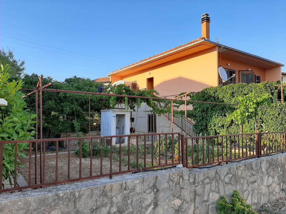 House For sale - ŠIBENSKO-KNINSKA  ROGOZNICA 