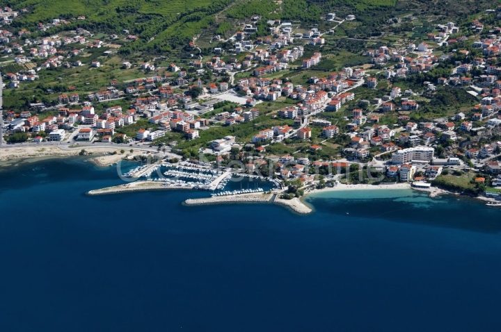 Locaux commerciaux à vendre 3700 m² – Podstrana