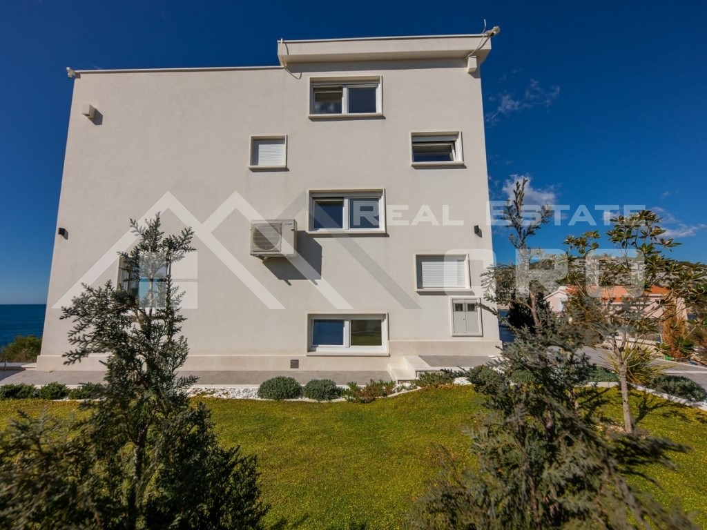Casa In vendita - ŠIBENSKO-KNINSKA  ROGOZNICA 