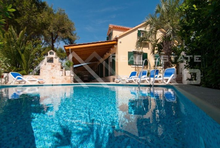 Kuća na prodaju 200 m² – Brač