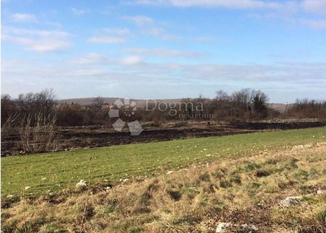 Działka na sprzedaż 3892 m² – Žminj