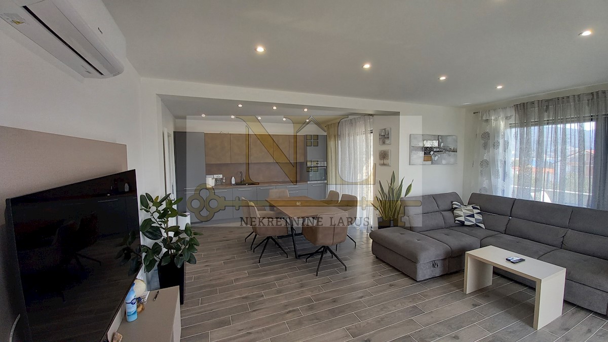 Apartmán Na predaj - SPLITSKO-DALMATINSKA  MARINA 