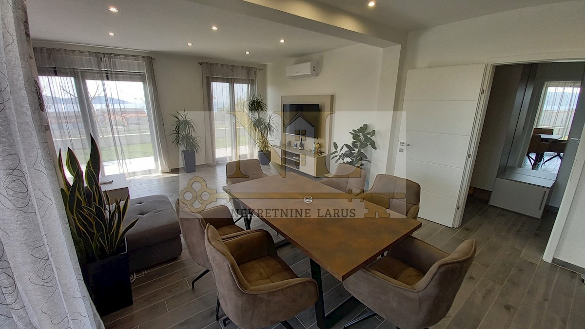 Apartmán Na predaj - SPLITSKO-DALMATINSKA  MARINA 