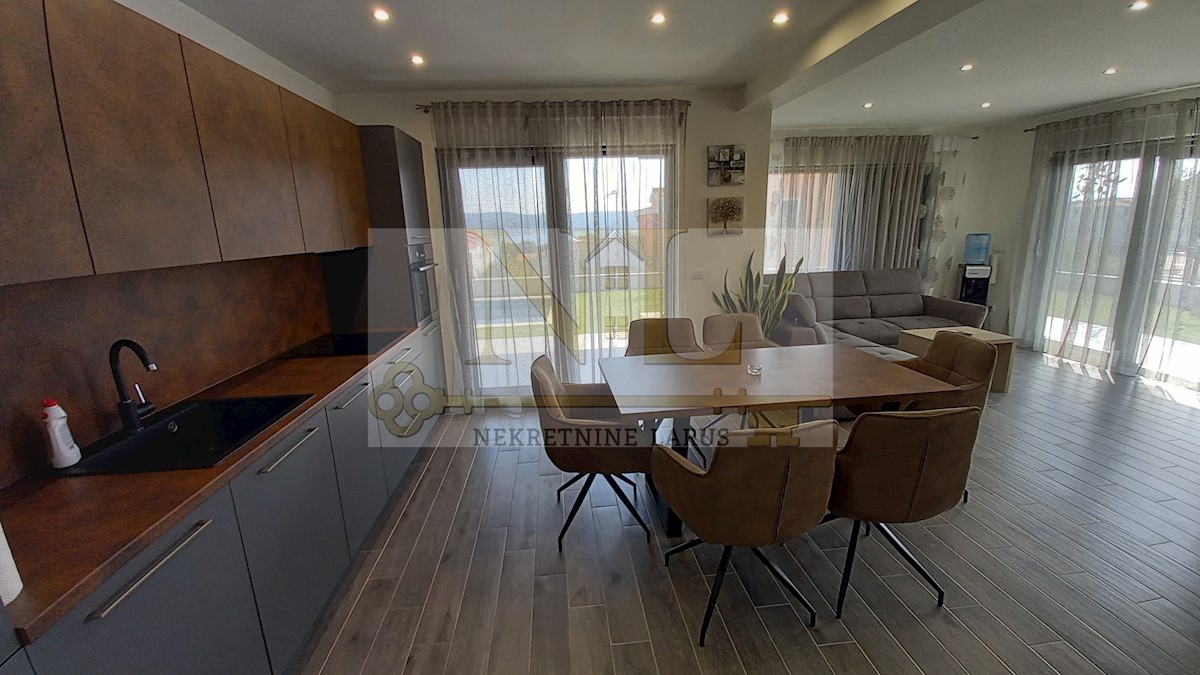Apartmán Na predaj - SPLITSKO-DALMATINSKA  MARINA 