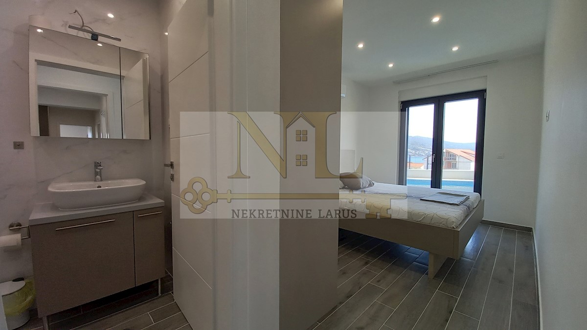 Apartmán Na predaj - SPLITSKO-DALMATINSKA  MARINA 