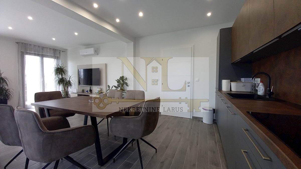 Apartmán Na predaj - SPLITSKO-DALMATINSKA  MARINA 