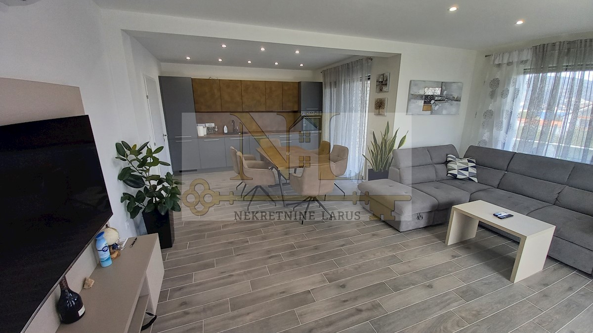 Apartma Naprodaj - SPLITSKO-DALMATINSKA  Marina
