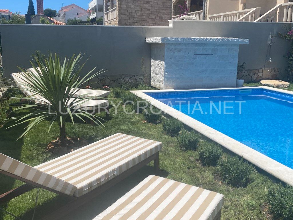 House For sale - SPLITSKO-DALMATINSKA  BRAČ 