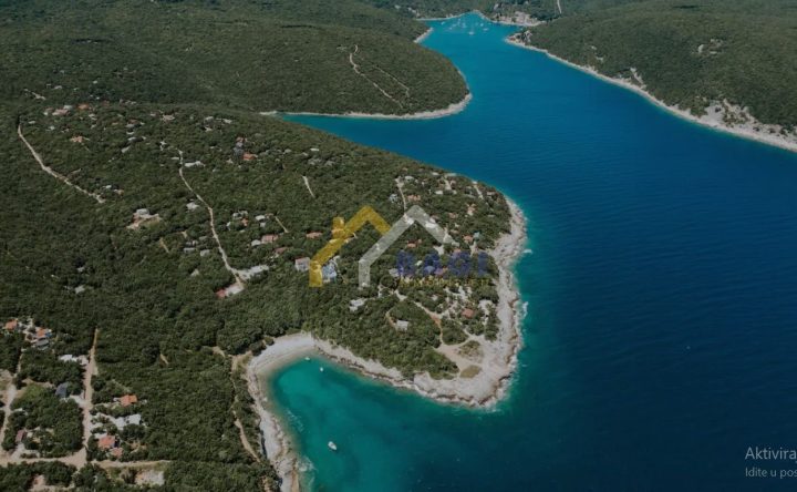Pozemek na prodej 900 m² – Peruški