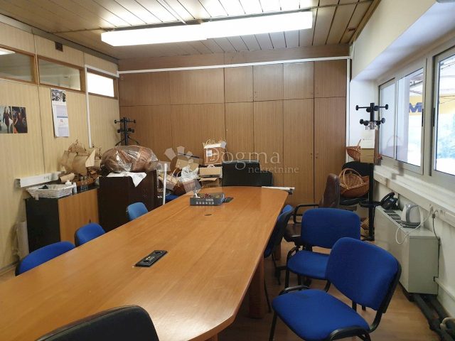 Locaux commerciaux à louer 30 m² – Škurinje