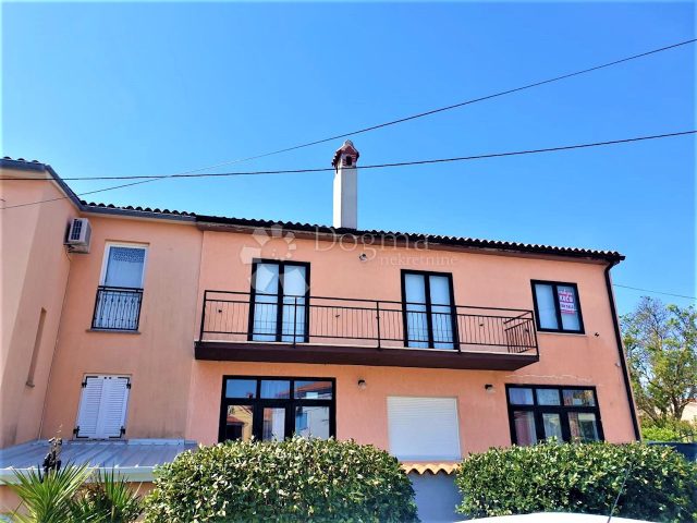Kuća na prodaju 230 m² – Ližnjan