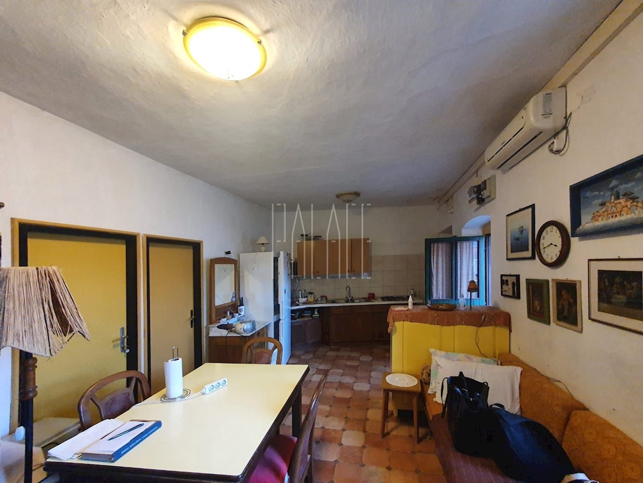 Apartment Zu verkaufen - SPLITSKO-DALMATINSKA  STARI GRAD 