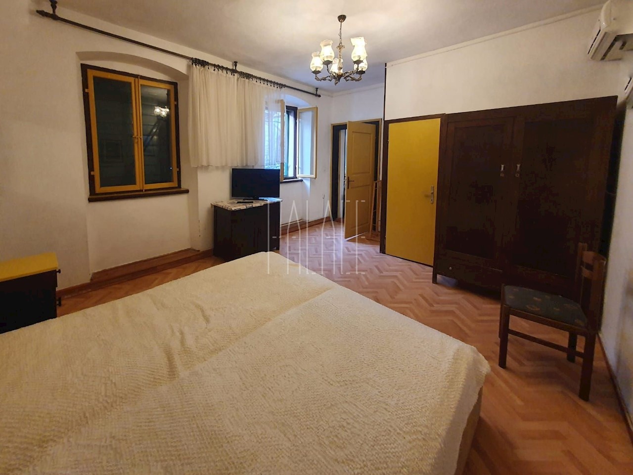 Apartment Zu verkaufen - SPLITSKO-DALMATINSKA  STARI GRAD 