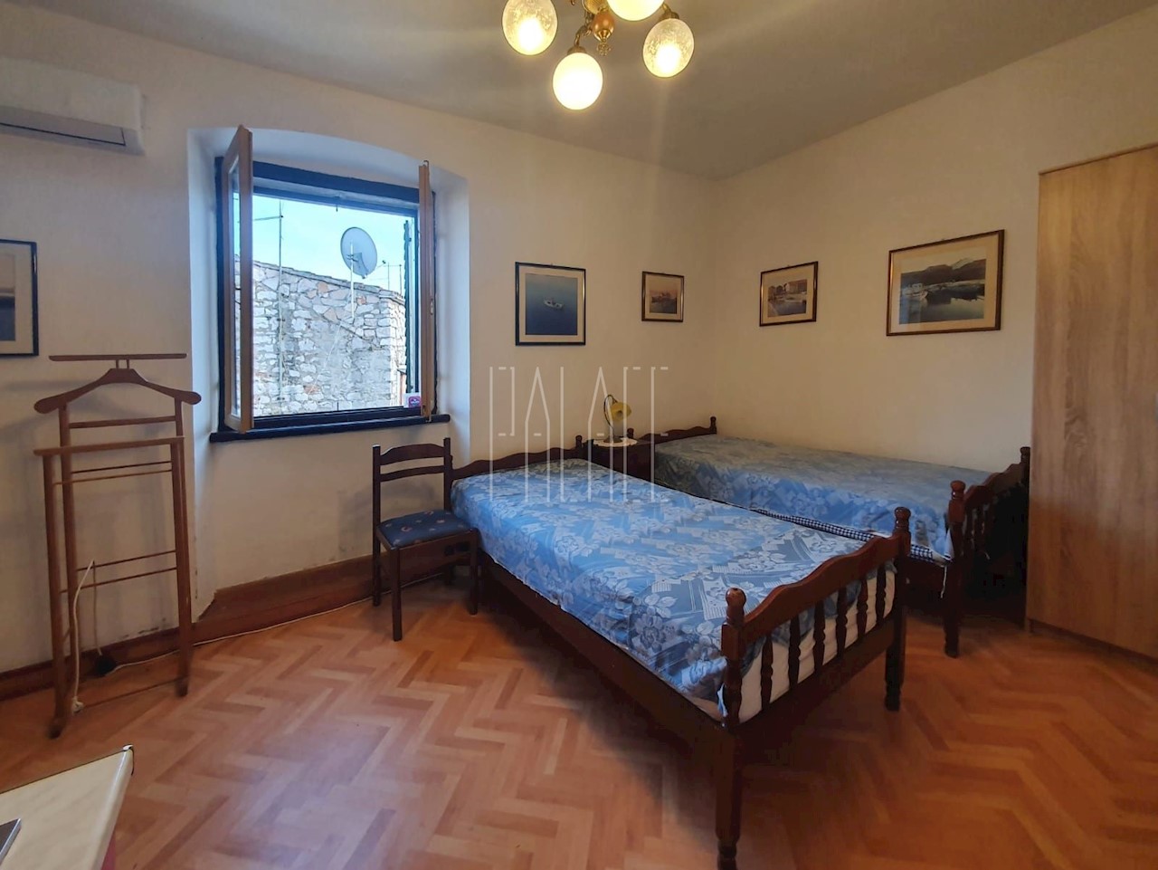 Apartment Zu verkaufen - SPLITSKO-DALMATINSKA  STARI GRAD 