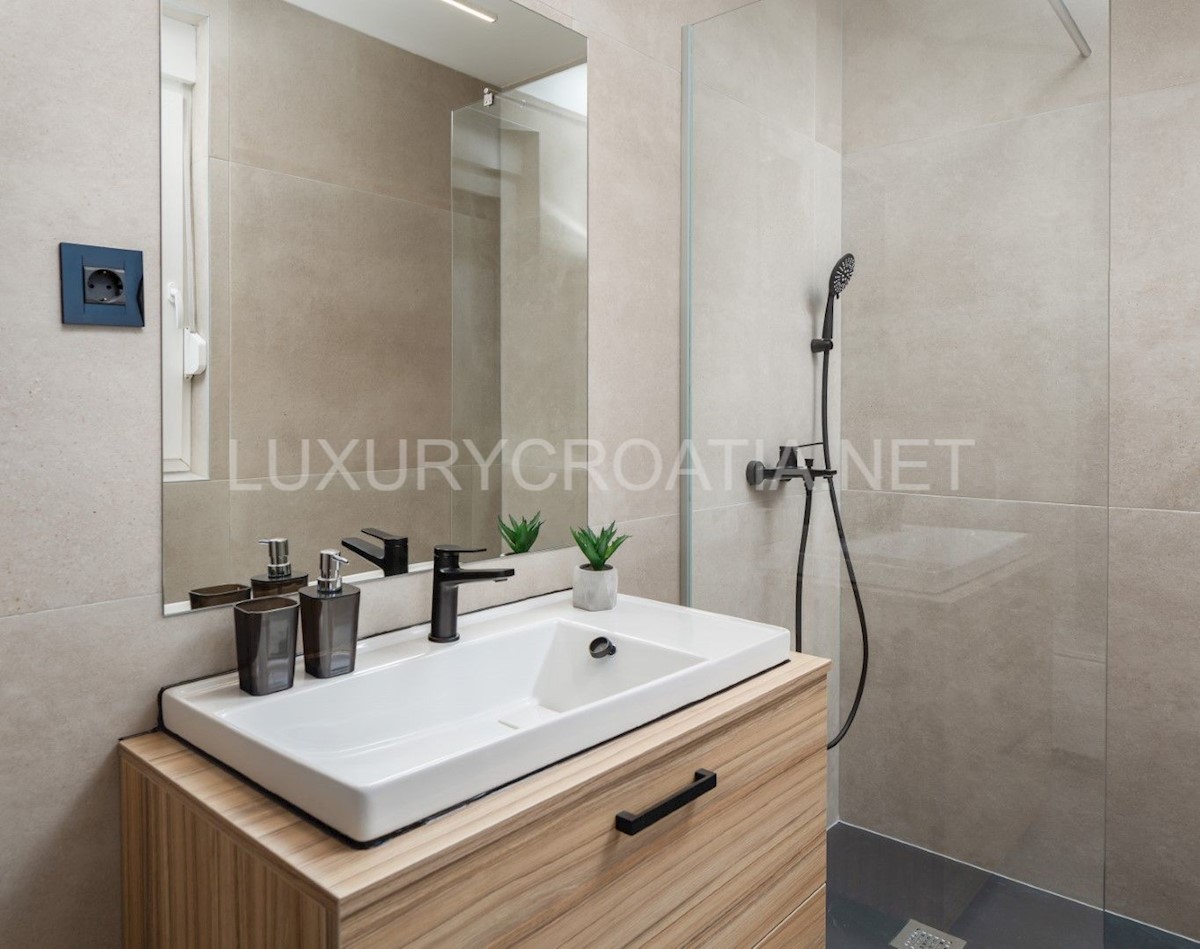 House For sale - ZADARSKA  NIN 