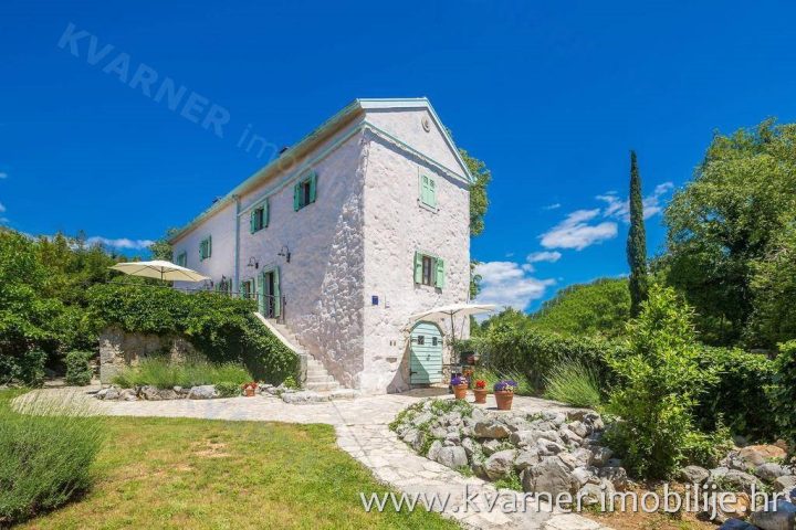 Casa in vendita 350 m² – Dobrinj