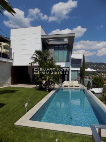 Dom na predaj 350 m² – Oprič