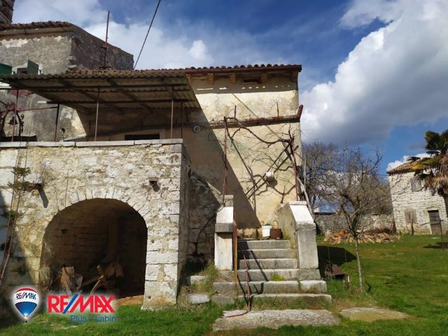 Hiša na predaj 300 m² – Bucalovići