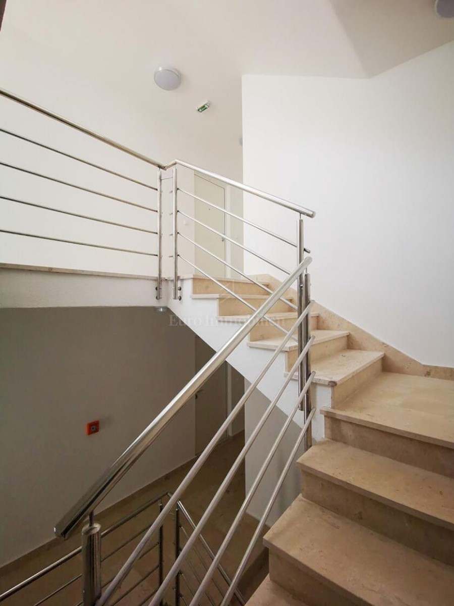 Apartment Zu verkaufen - SPLITSKO-DALMATINSKA  BAŠKA VODA 