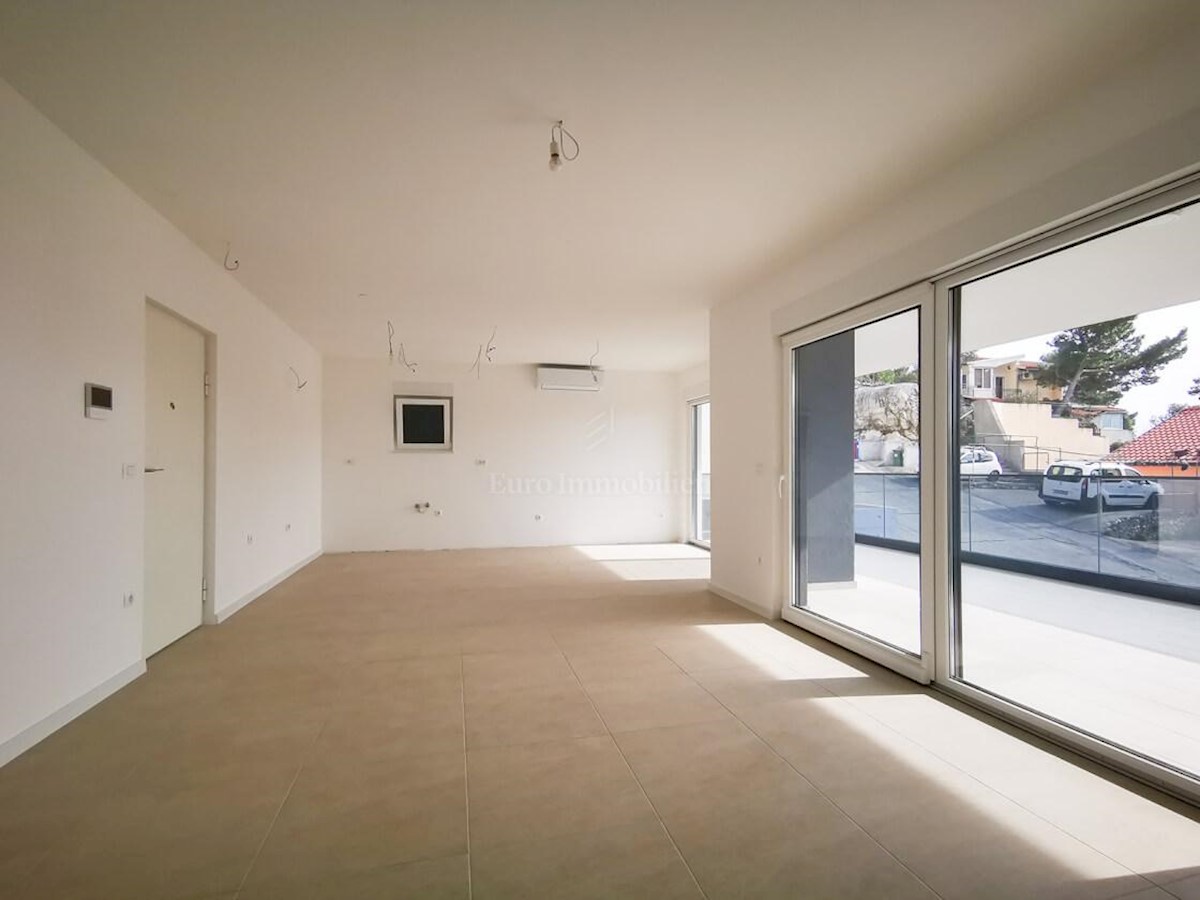 Apartment Zu verkaufen - SPLITSKO-DALMATINSKA  BAŠKA VODA 