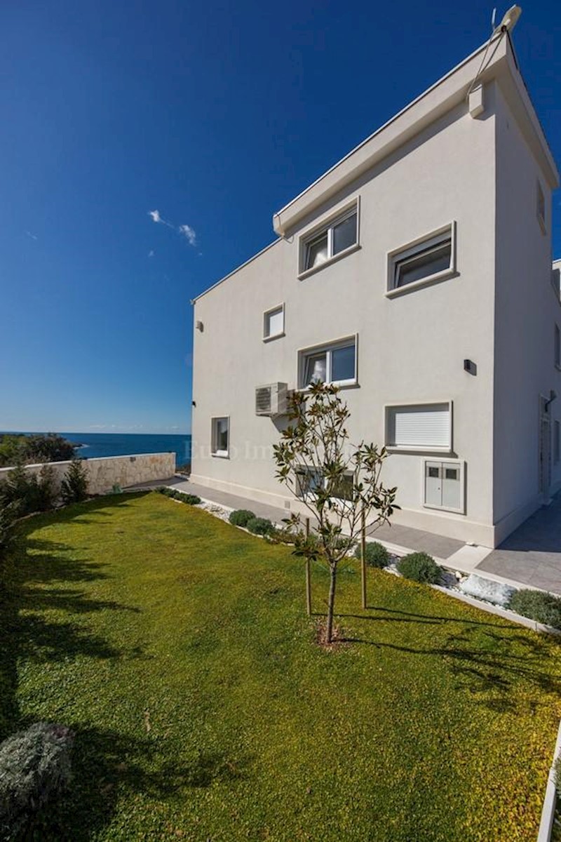 Haus Zu verkaufen - ŠIBENSKO-KNINSKA  ROGOZNICA 