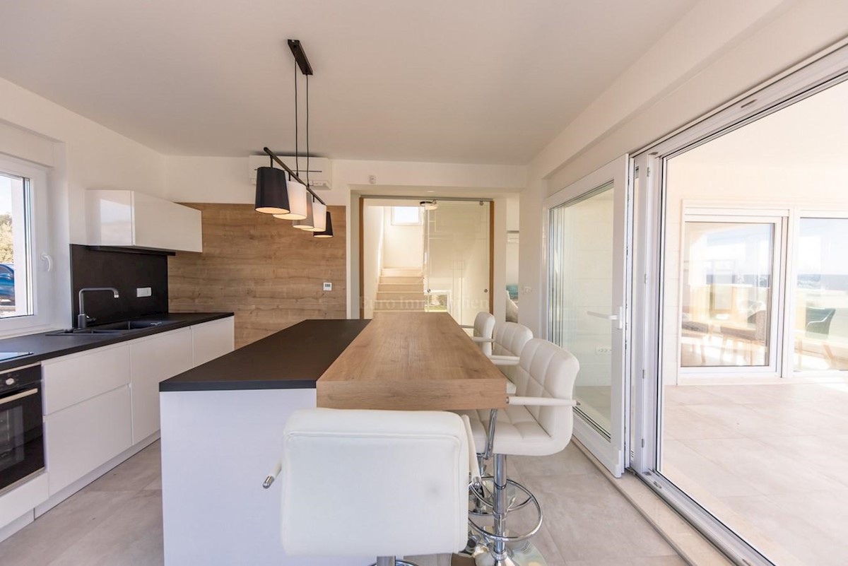 Haus Zu verkaufen - ŠIBENSKO-KNINSKA  ROGOZNICA 
