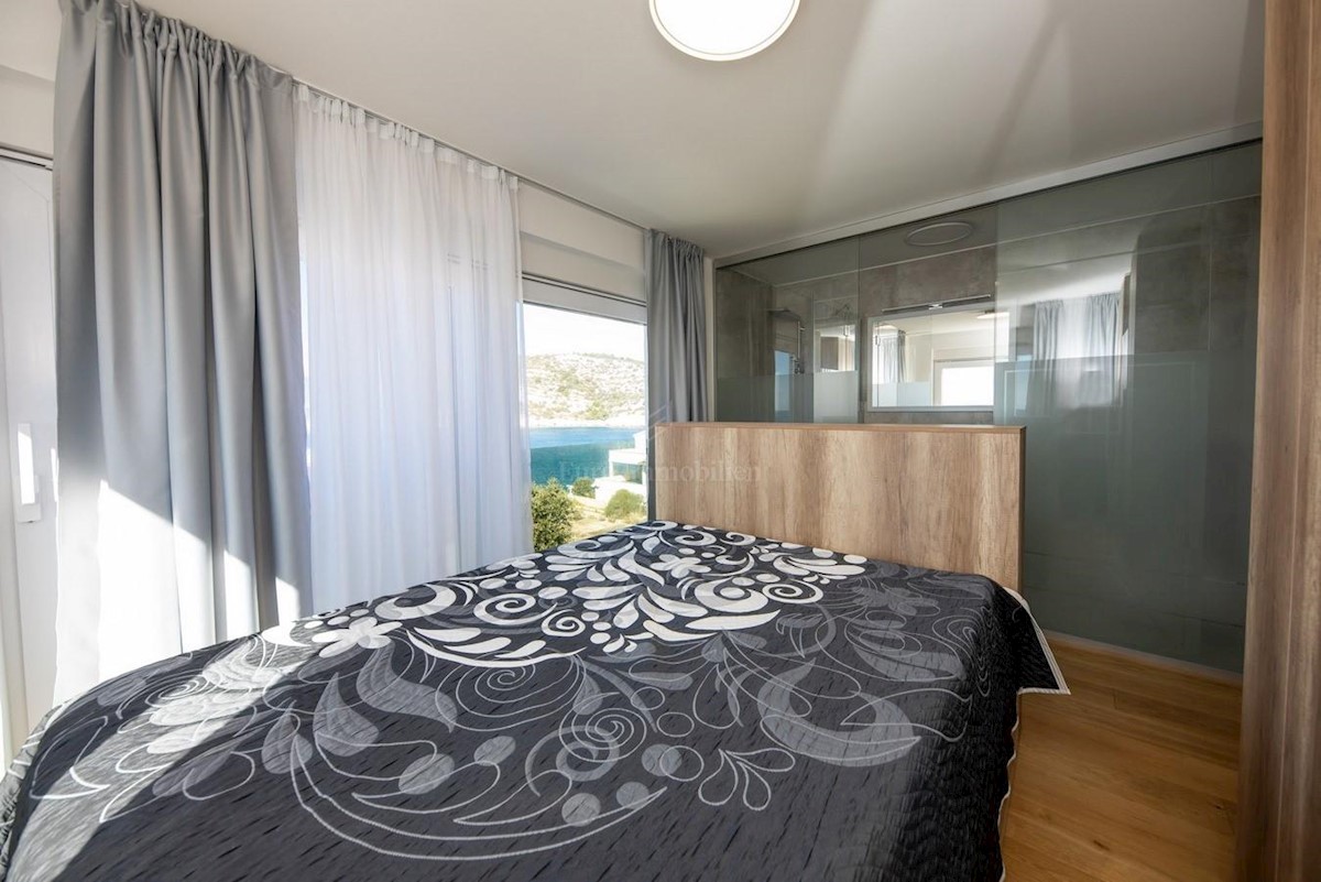 Haus Zu verkaufen - ŠIBENSKO-KNINSKA  ROGOZNICA 
